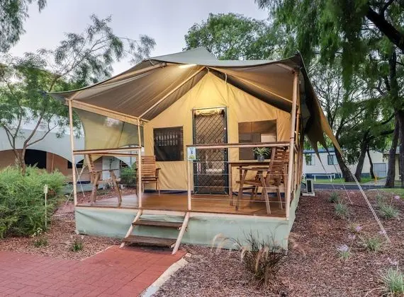 Superior Çadır (Safari - Sleeps 4)