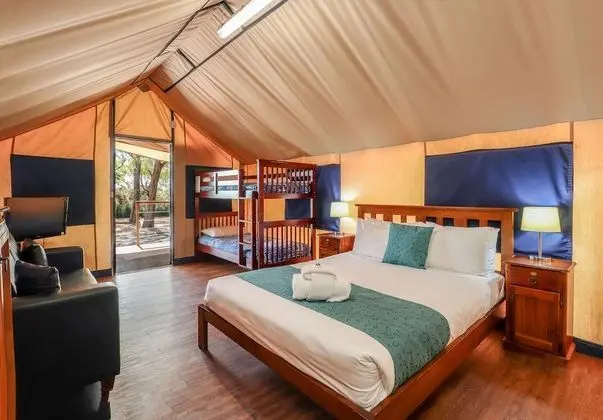 Superior Çadır (Safari - Sleeps 4)