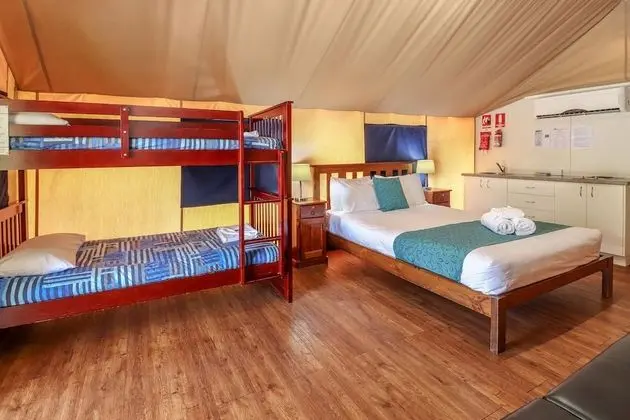 Superior Çadır (Safari - Sleeps 4)