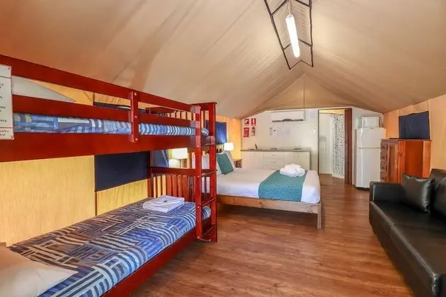 Superior Çadır (Safari - Sleeps 4)