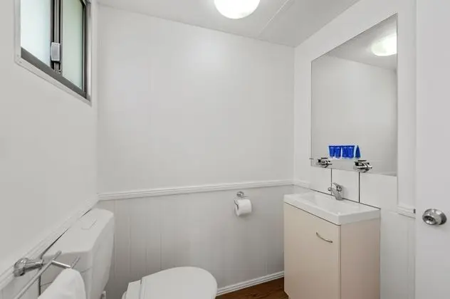 Standard Kulübe (Studio)