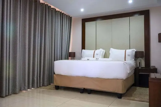 Exclusive Tek Büyük Yataklı Oda