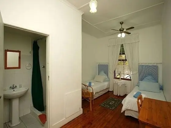 Üç Kişilik Oda