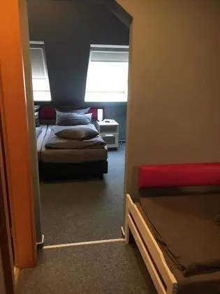 Üç Kişilik Oda