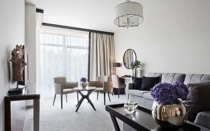 Deluxe Tek Büyük Yataklı Oda (Partial Sea View)