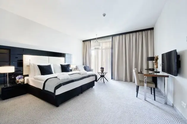 Tek Büyük veya İki Ayrı Yataklı Oda (Partial Sea View)