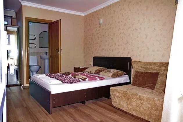 Tek Büyük veya İki Ayrı Yataklı Oda (With extra bed)