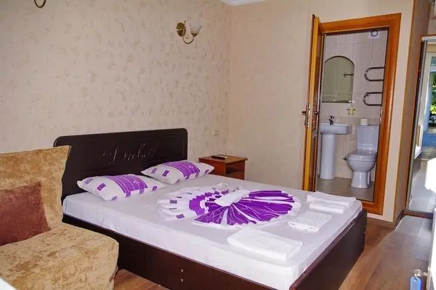 Tek Büyük veya İki Ayrı Yataklı Oda (With extra bed)