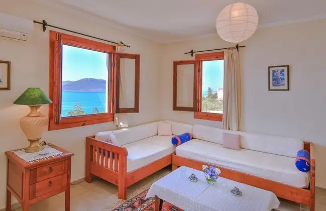 Aile Odası, Deniz Manzaralı, Balkonlu