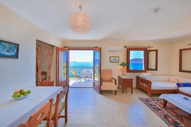 Aile Odası, Deniz Manzaralı, Balkonlu