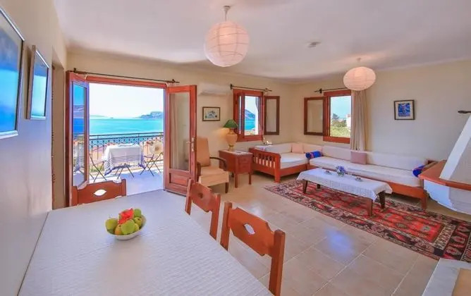 Aile Odası, Deniz Manzaralı, Balkonlu