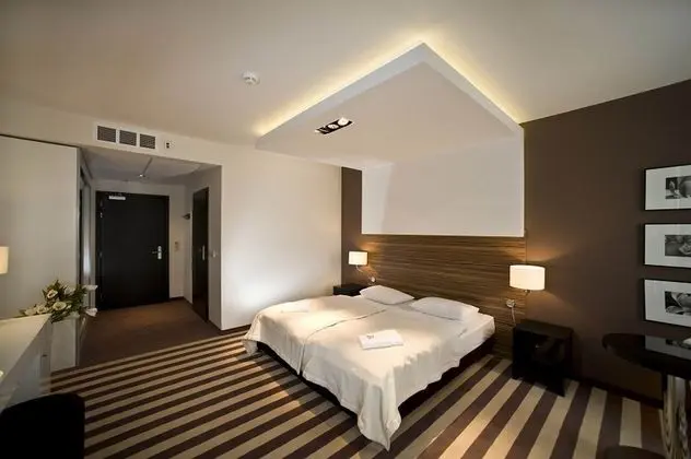 1 Çift Kişilik Veya 2 Tek Kişilik Yatak Deluxe