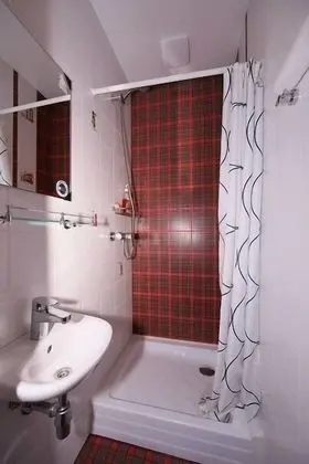 Basic İki Ayrı Yataklı Oda, Ortak Banyo