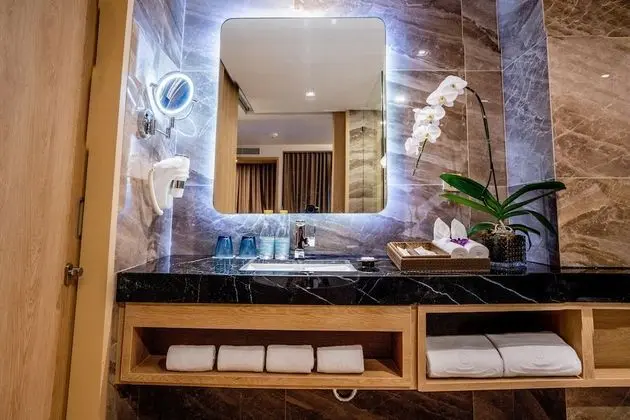 Premier Corner Room
