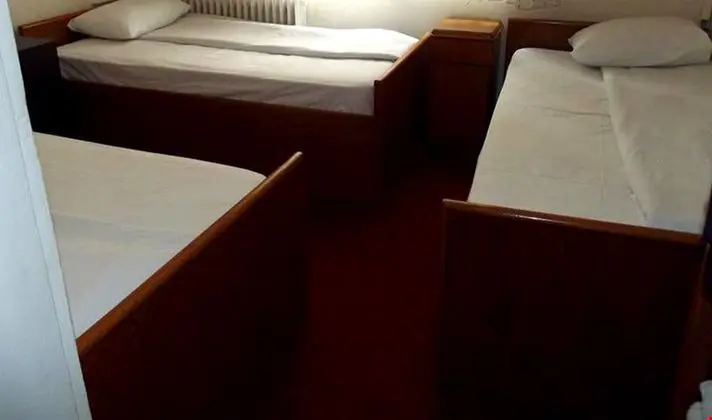 Üç Kişilik Oda