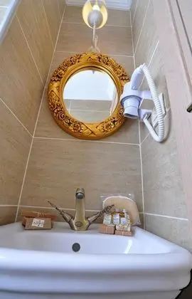 Bathroom sink