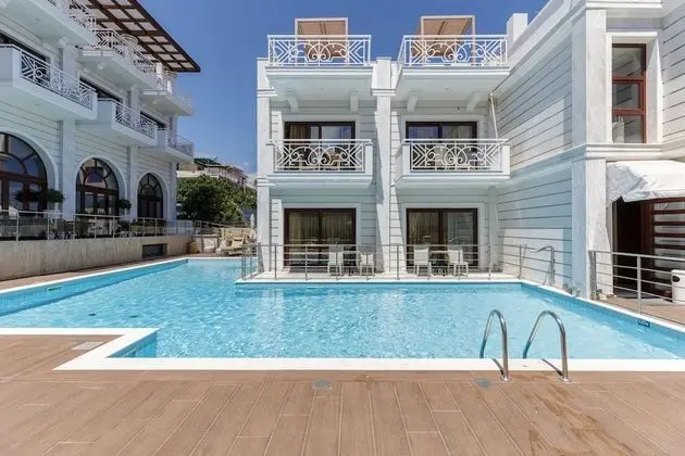 Deluxe Süit, Havuz Manzaralı