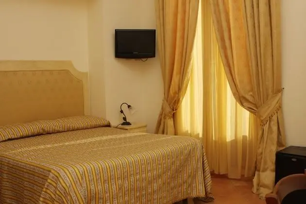 Tek Büyük Yataklı Oda, Balkon, Şehir Manzaralı