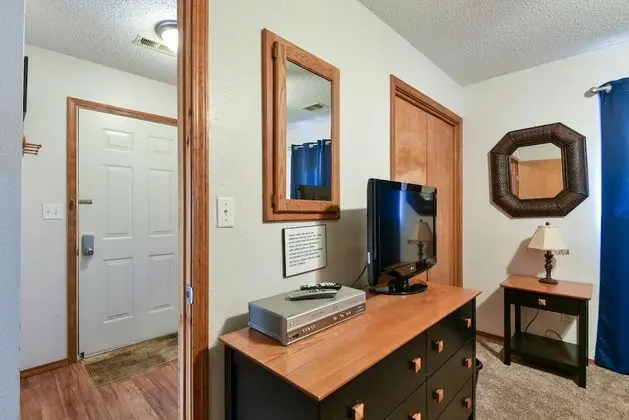 Daire (Divine 9 Condo - RESORT AMENITIES - F)