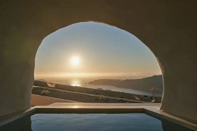 Astral Cave Suite with Jetted Tub, Caldera View