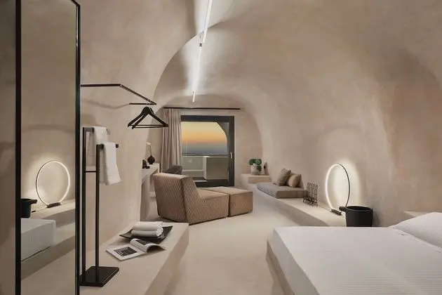 Astral Cave Suite with Jetted Tub, Caldera View