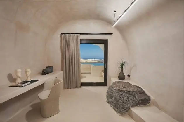 Astral Cave Suite with Jetted Tub, Caldera View