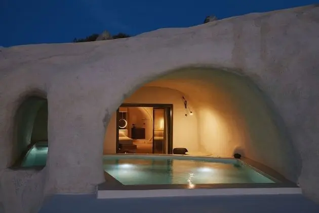 Elysium Cave Suite with Jetted Tub, Caldera View