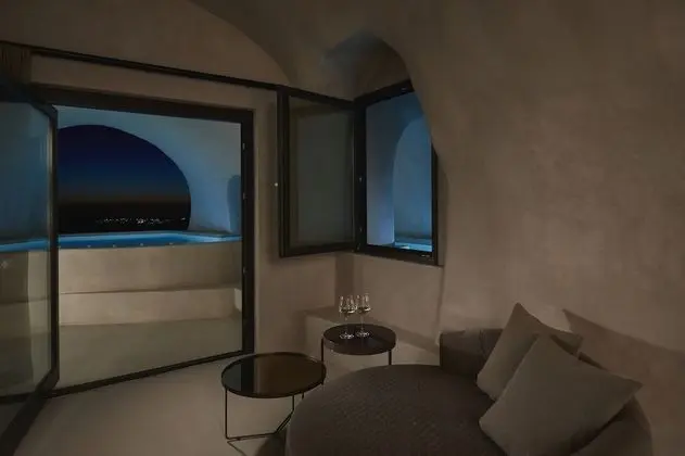 Elysium Cave Suite with Jetted Tub, Caldera View