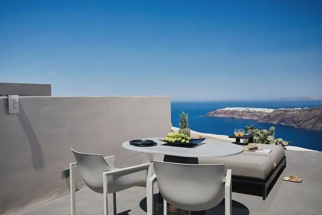 Elysium Cave Suite with Jetted Tub, Caldera View