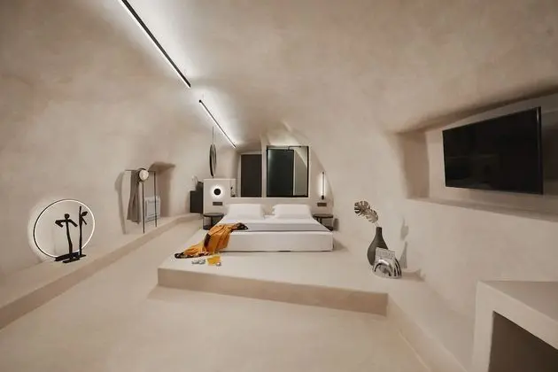 Omni Cave Suite with Jetted Tub & Caldera View