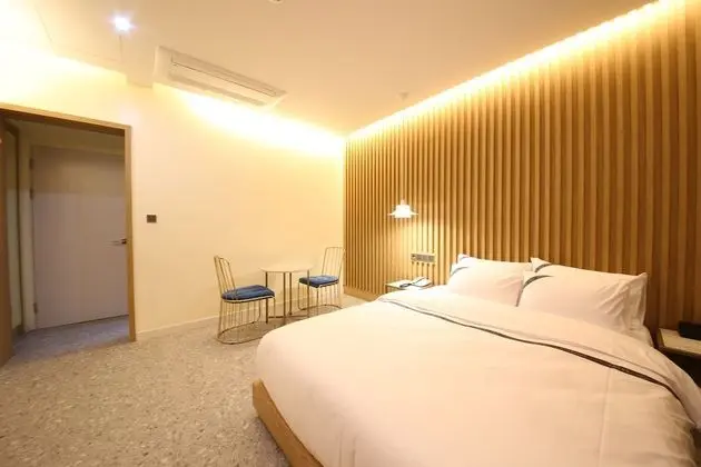 Standard Double Room (No Breakfast provided on Mondays)