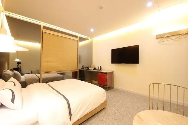 Standard Double Room (No Breakfast provided on Mondays)