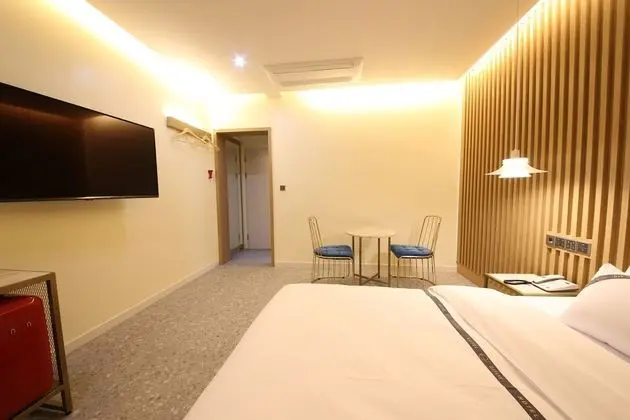 Standard Double Room (No Breakfast provided on Mondays)