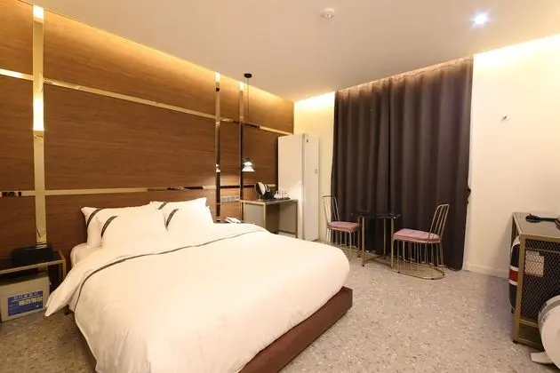 Superior Double Room (No Breakfast provided on Mondays)