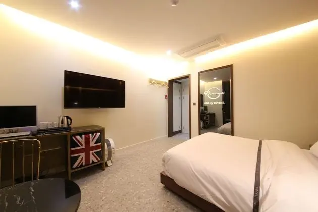 Superior Double Room (No Breakfast provided on Mondays)