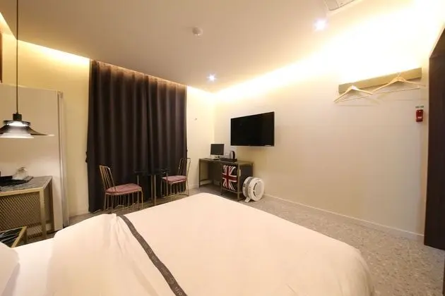Superior Double Room (No Breakfast provided on Mondays)