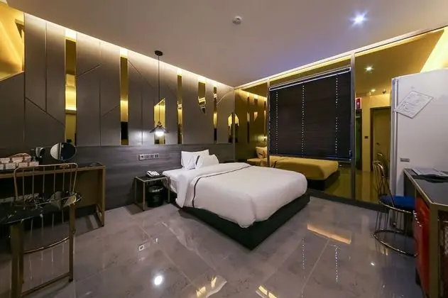 Superior Double Room (No Breakfast provided on Mondays)