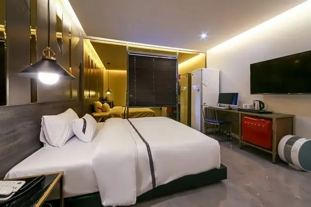 Superior Double Room (No Breakfast provided on Mondays)