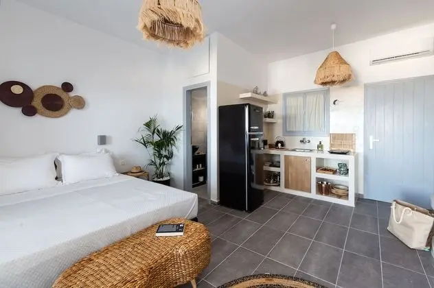 Deluxe Suite with Sea View and Jetted Tub