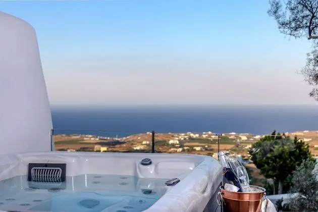 Superior Suite with Sea View and Jetted Tub