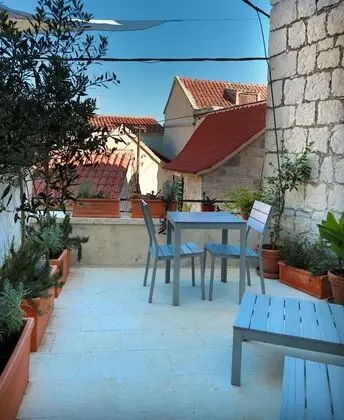 Deluxe Stüdyo, Teras