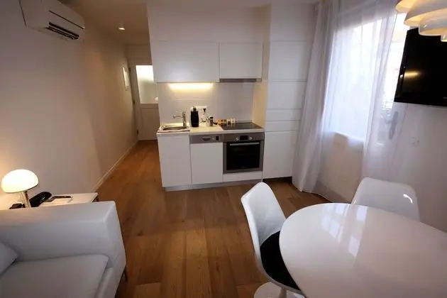 Deluxe Stüdyo, Teras