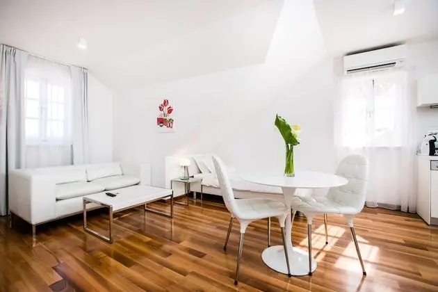 Superior Twin Studio