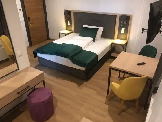 DIWO King Room