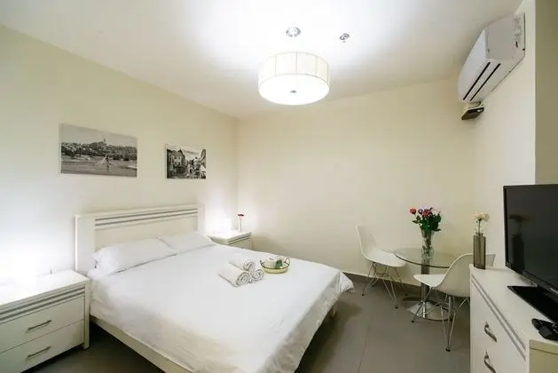 Tek Büyük Yataklı Oda, Penceresiz (Interior)