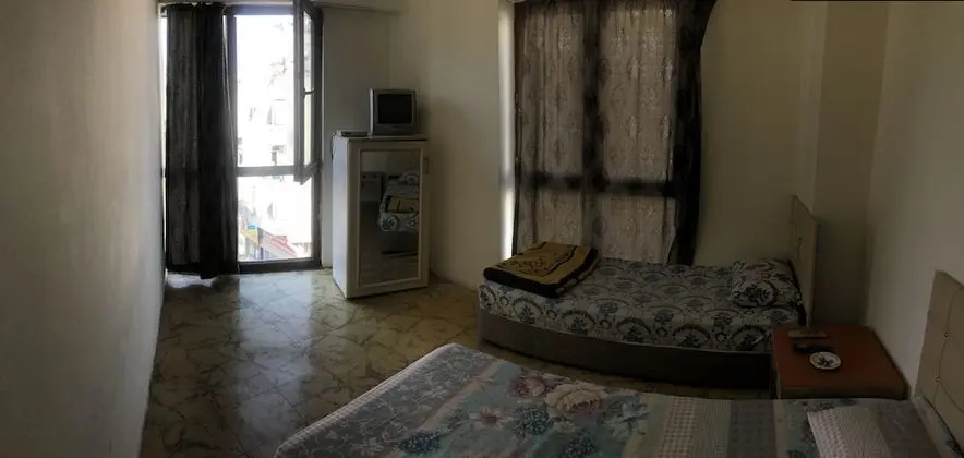 Classic Twin Room, 2 Twin Beds, Shared Bathroom