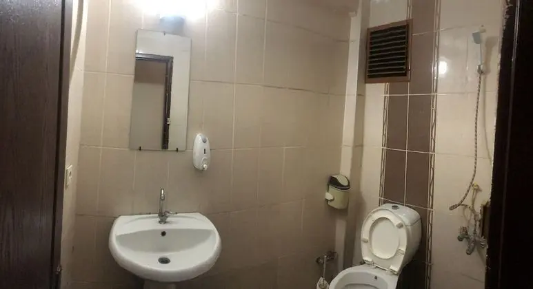 Classic Twin Room, 2 Twin Beds, Shared Bathroom