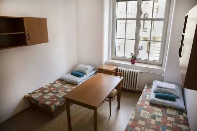 Üç Kişilik Oda, Ortak Banyo