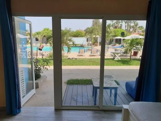 Deluxe Tek Büyük Yataklı Oda, Havuz Manzaralı