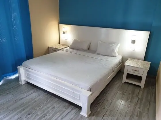 Deluxe Tek Büyük Yataklı Oda, Havuz Manzaralı
